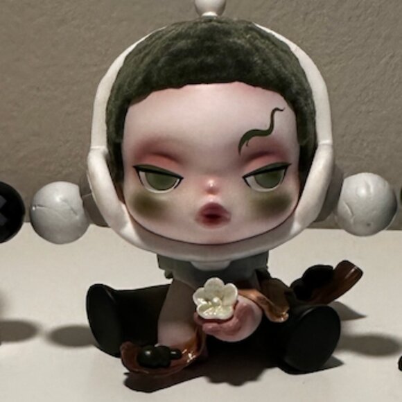 Pop Mart: Skullpanda The Ink Plum Blossom Series Figure - The Moss - Picture 2 of 2